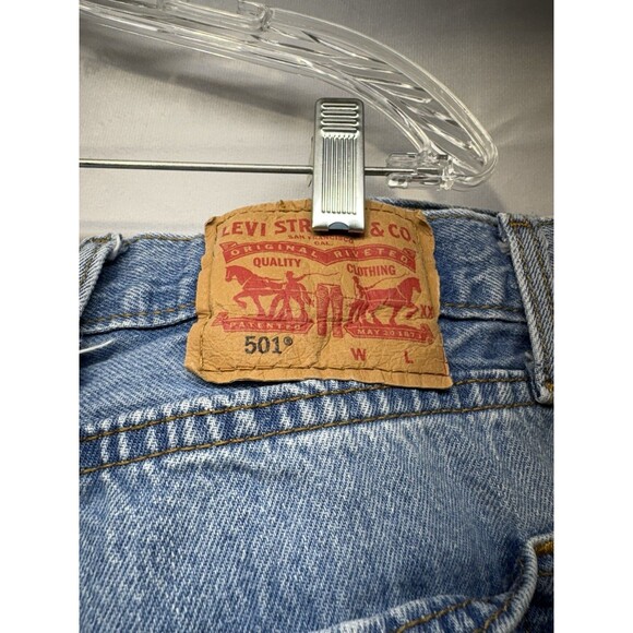 Levi’s 501 Light Wash Button Fly Jeans Straight Leg Relaxed Fit Men’s W48 L30 - Picture 4 of 7